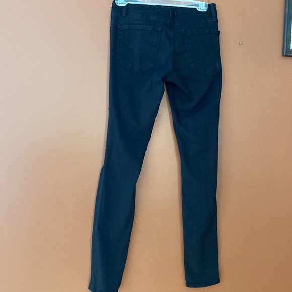 Frame denim Los Angeles in skinny de Jeanne, size 26 black distressed. - Picture 3 of 10